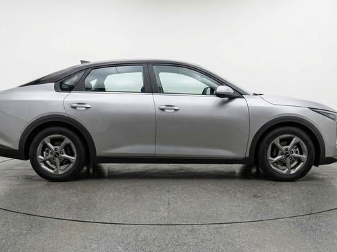 Used 2025 Kia K4 LXS image 11