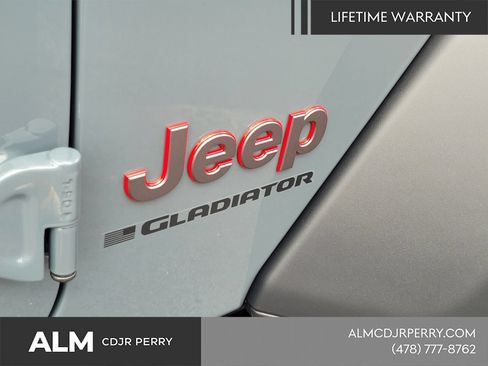 New 2025 Jeep Gladiator Rubicon w/ Convenience Group AWD/4WD image 15