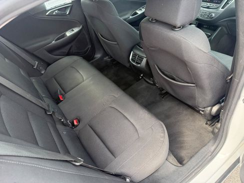 Used 2021 Chevrolet Malibu LT FWD image 15