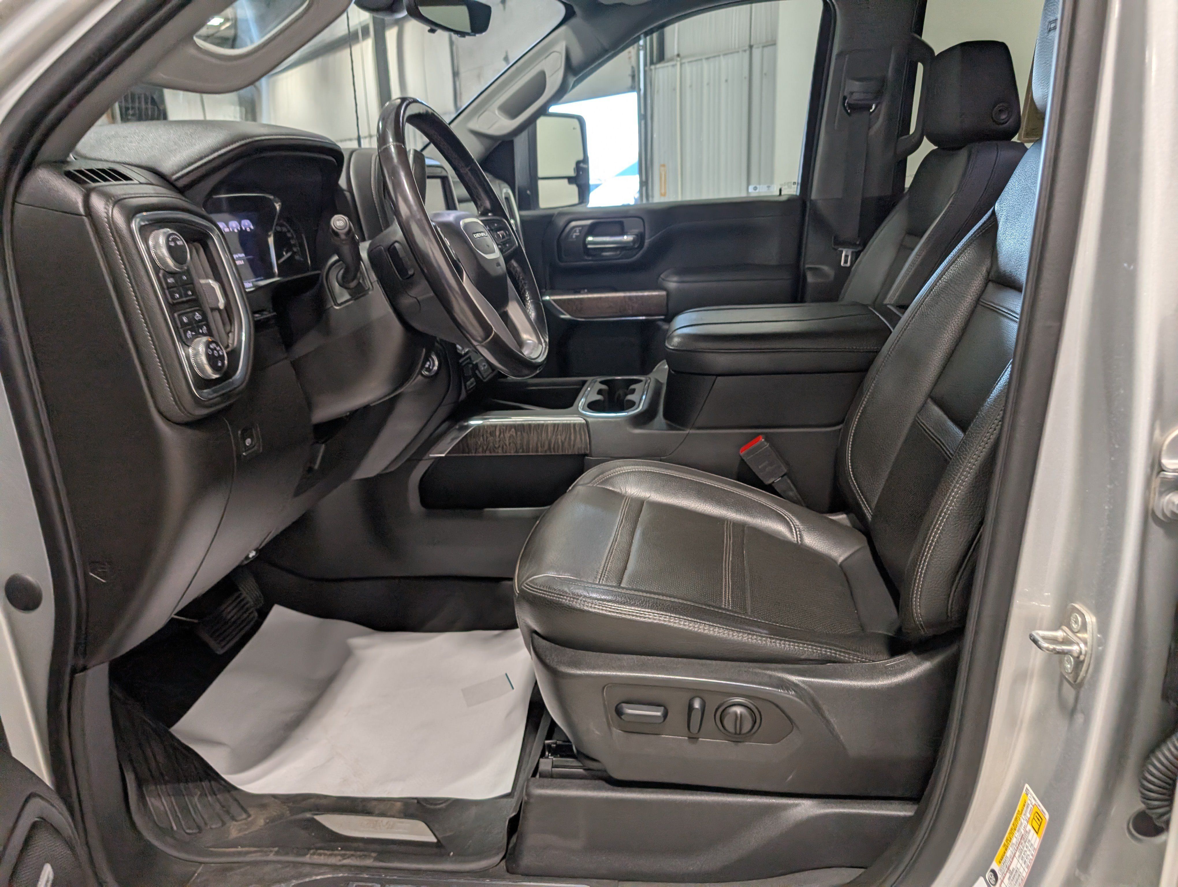 Used 2023 GMC Sierra 2500 Denali w/ Technology Package AWD/4WD image 17