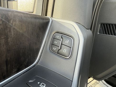 Used 2024 Ford F250 Lariat w/ Black Appearance Package image 15