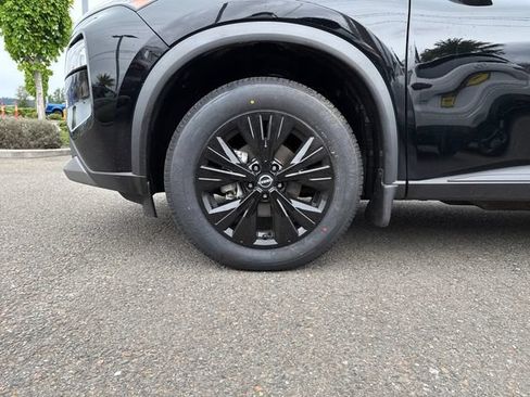 Used 2022 Nissan Rogue SV AWD/4WD image 26