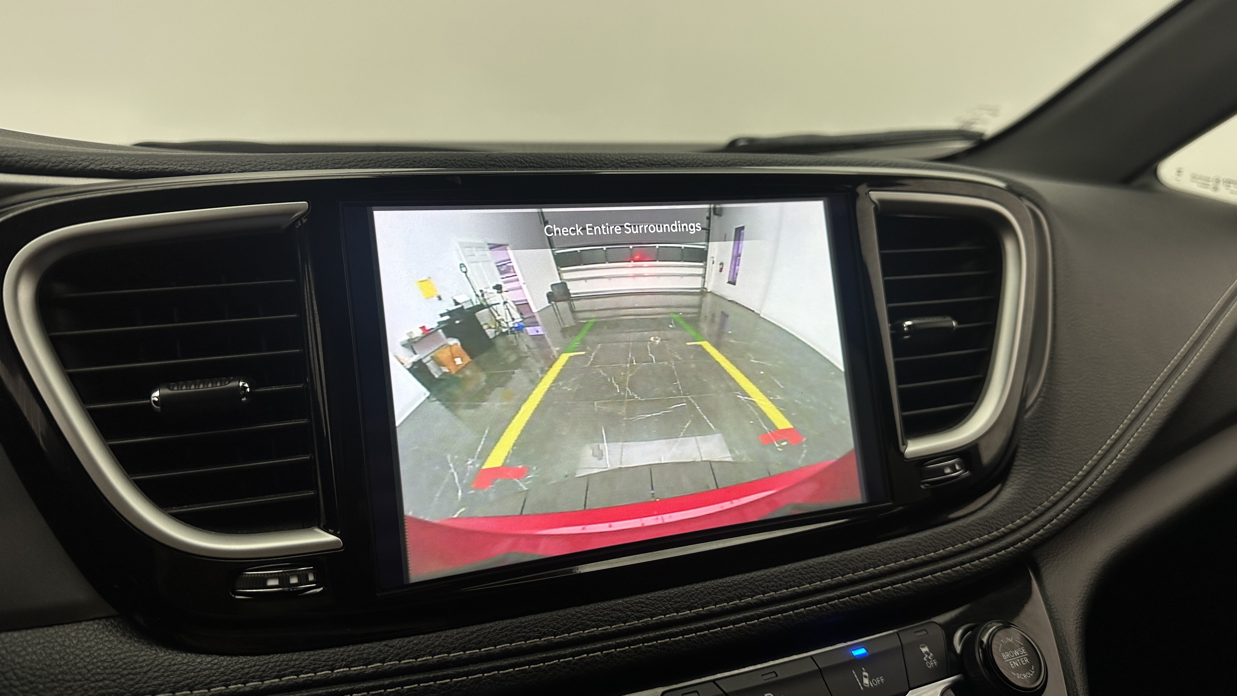 Used 2026 Chrysler Pacifica Select FWD image 17