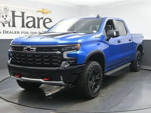 Used 2023 Chevrolet Silverado 1500 ZR2 w/ Technology Package AWD/4WD image 34