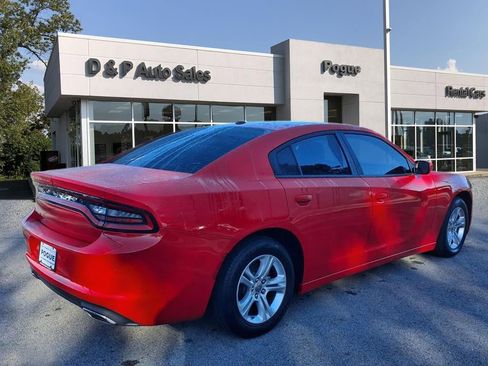 Used 2022 Dodge Charger SXT image 2