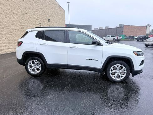 Used 2024 Jeep Compass Latitude AWD/4WD image 4