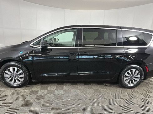Used 2024 Chrysler Pacifica Limited FWD image 6