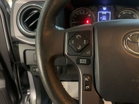 Used 2020 Toyota Tacoma TRD Sport AWD/4WD image 27