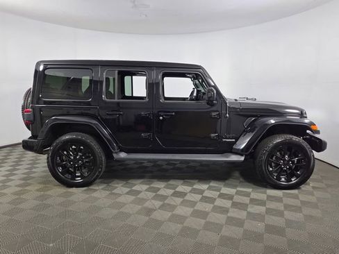 Used 2021 Jeep Wrangler Unlimited Sahara AWD/4WD image 9