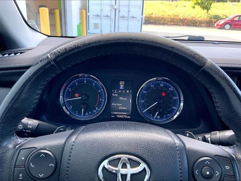 Used 2017 Toyota Corolla SE FWD image 18
