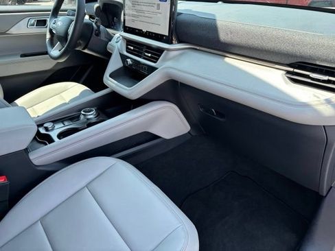New 2026 Ford Explorer Active w/ Active Comfort Package AWD/4WD image 22