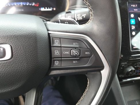 Used 2023 Jeep Grand Cherokee Altitude image 9