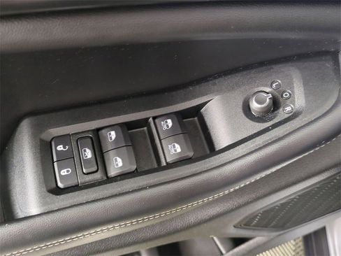 Used 2024 Jeep Grand Cherokee Altitude image 23