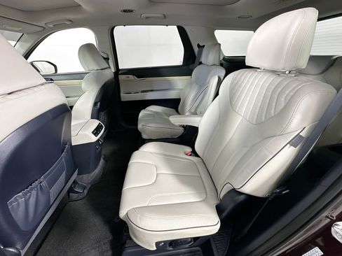 Used 2023 Hyundai Palisade Limited w/ Winter Package image 26
