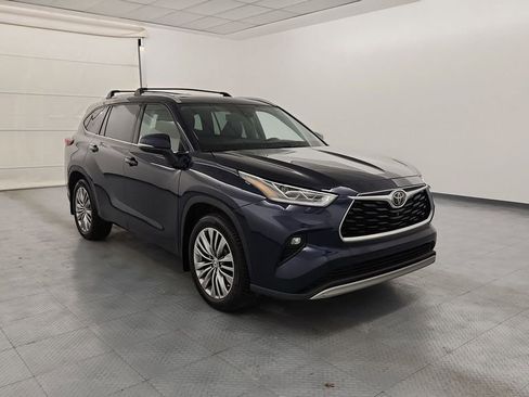 Used 2021 Toyota Highlander Limited image 1