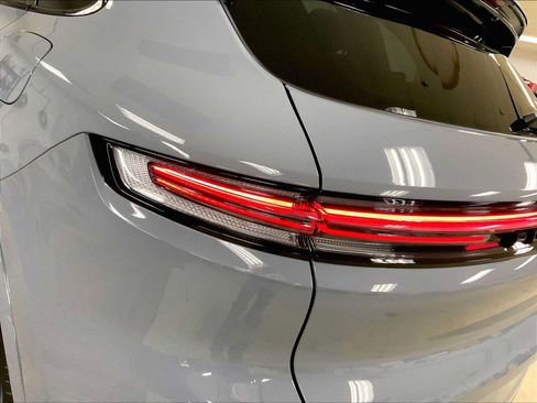 Certified 2025 Porsche Cayenne Turbo AWD/4WD image 30