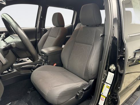 Used 2019 Toyota Tacoma TRD Off-Road image 11