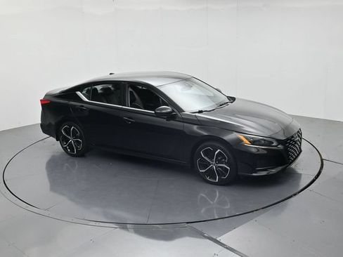Used 2024 Nissan Altima 2.5 SR FWD image 40