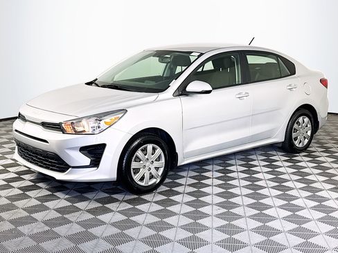 Used 2022 Kia Rio LX image 4