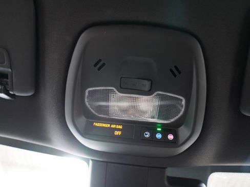 Used 2024 Chevrolet Trax RS FWD image 27