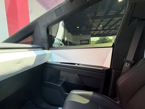 Used 2024 Tesla Cybertruck AWD Crew Cab image 30