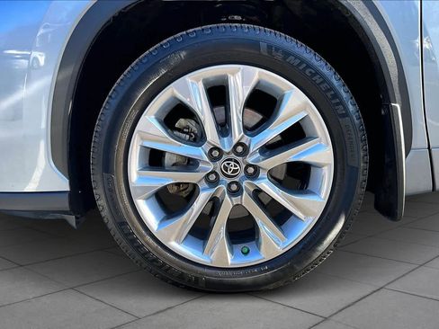Used 2022 Toyota Highlander Limited image 10