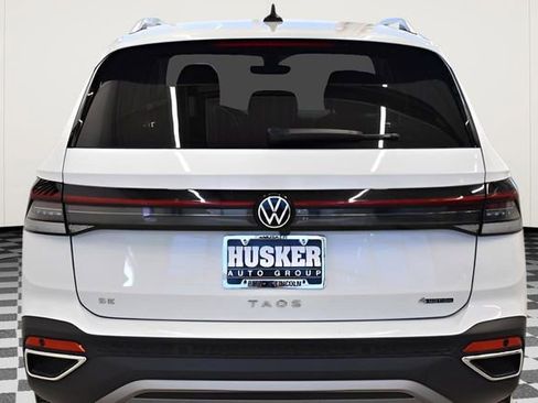 Used 2025 Volkswagen Taos SE AWD/4WD image 11