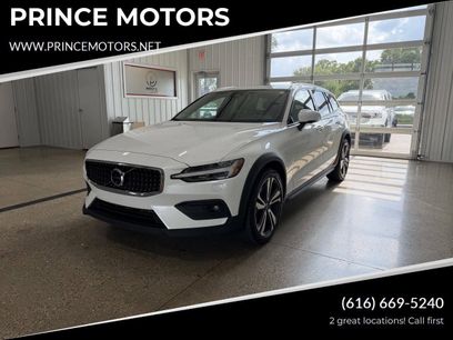 Used 2025 Volvo V60 B5 Cross Country Plus w/ Protection Package Premier