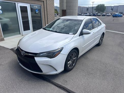 Used 2015 Toyota Camry SE FWD image 2