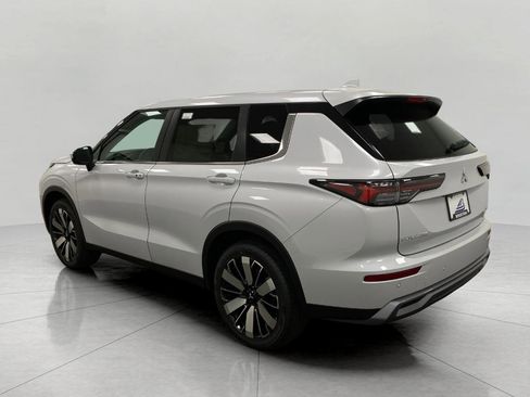 New 2025 Mitsubishi Outlander SE image 7
