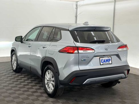 Used 2024 Toyota Corolla Cross LE image 4