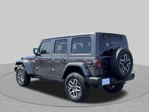 Used 2025 Jeep Wrangler Unlimited Sahara AWD/4WD image 30