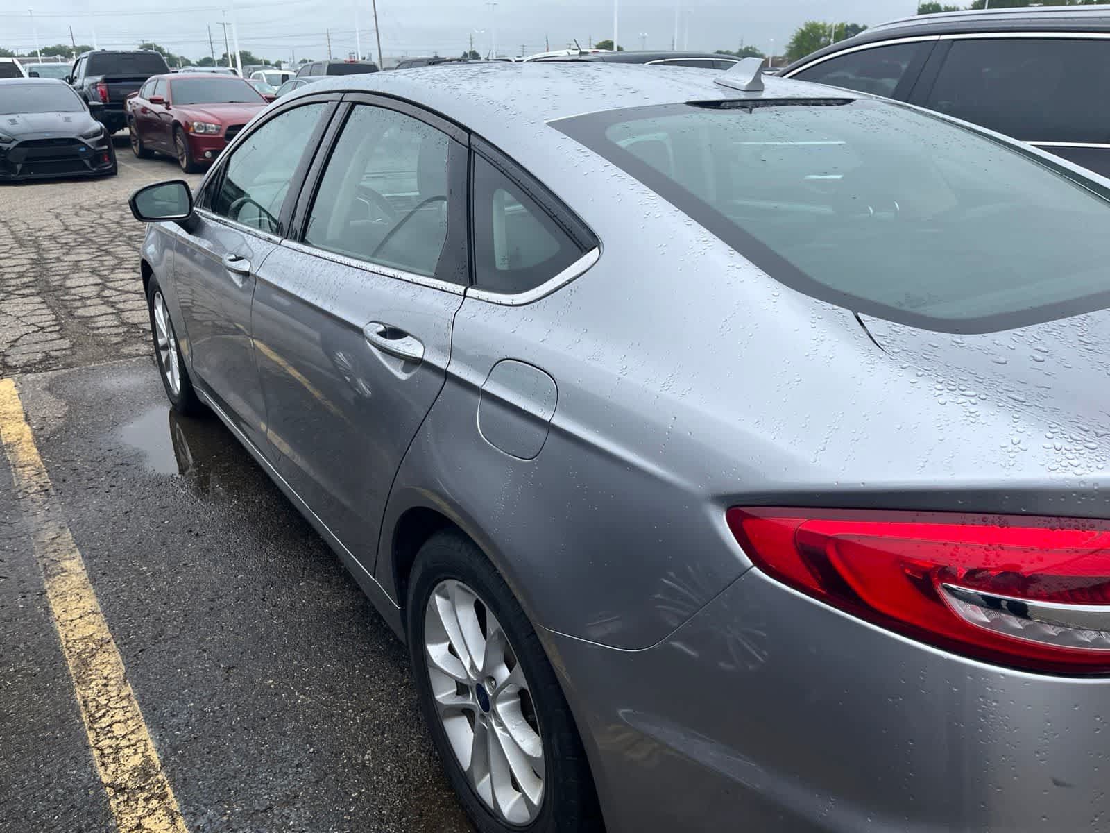 Used 2020 Ford Fusion SE FWD image 12