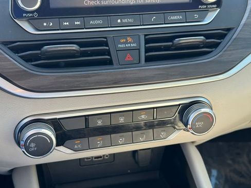 Used 2024 Nissan Altima 2.5 SV FWD image 15