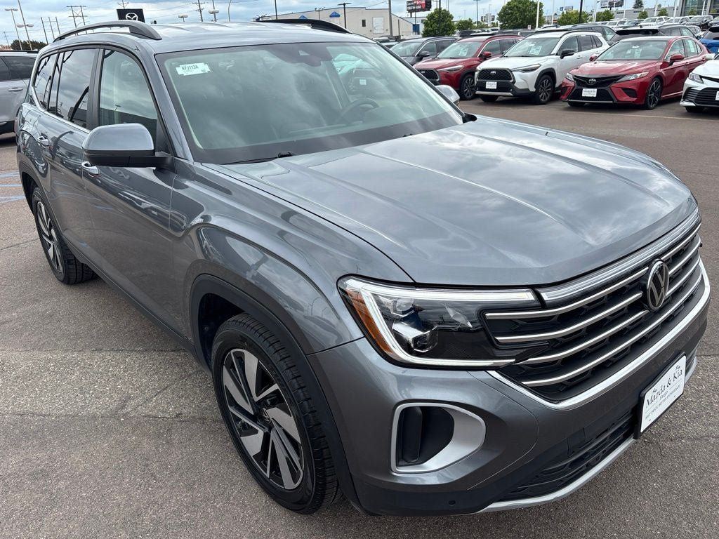 Used 2024 Volkswagen Atlas SE AWD/4WD image 3