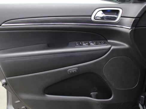 Used 2021 Jeep Grand Cherokee Limited w/ Trailer Tow Group IV image 13