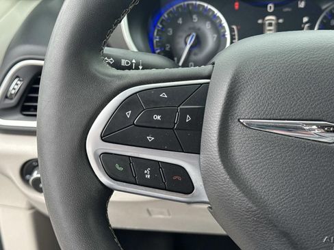 Used 2024 Chrysler Pacifica Touring-L FWD image 24