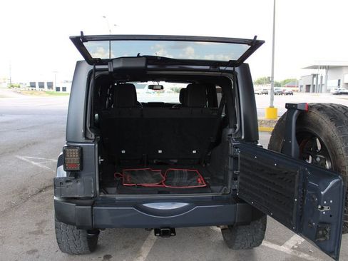 Used 2016 Jeep Wrangler Unlimited Sahara w/ Connectivity Group AWD/4WD image 7