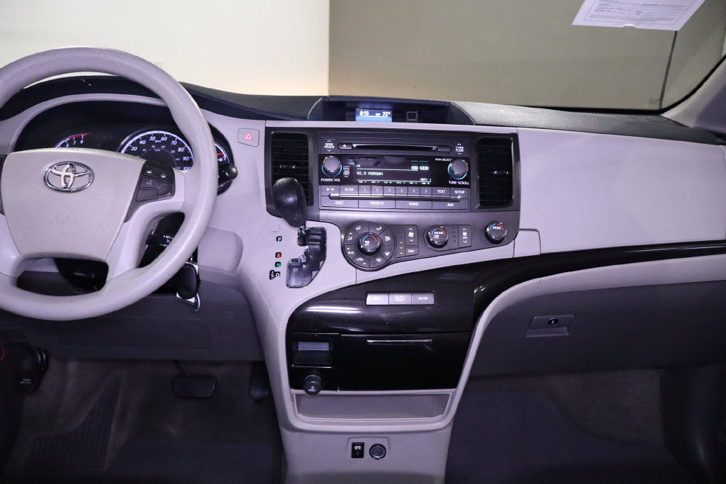 Used 2012 Toyota Sienna LE FWD image 24