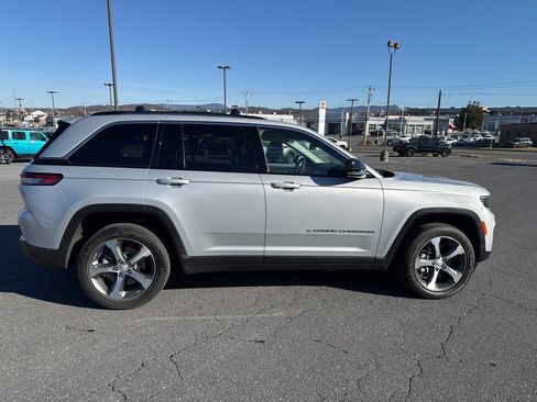 Used 2022 Jeep Grand Cherokee Limited 4xe image 3