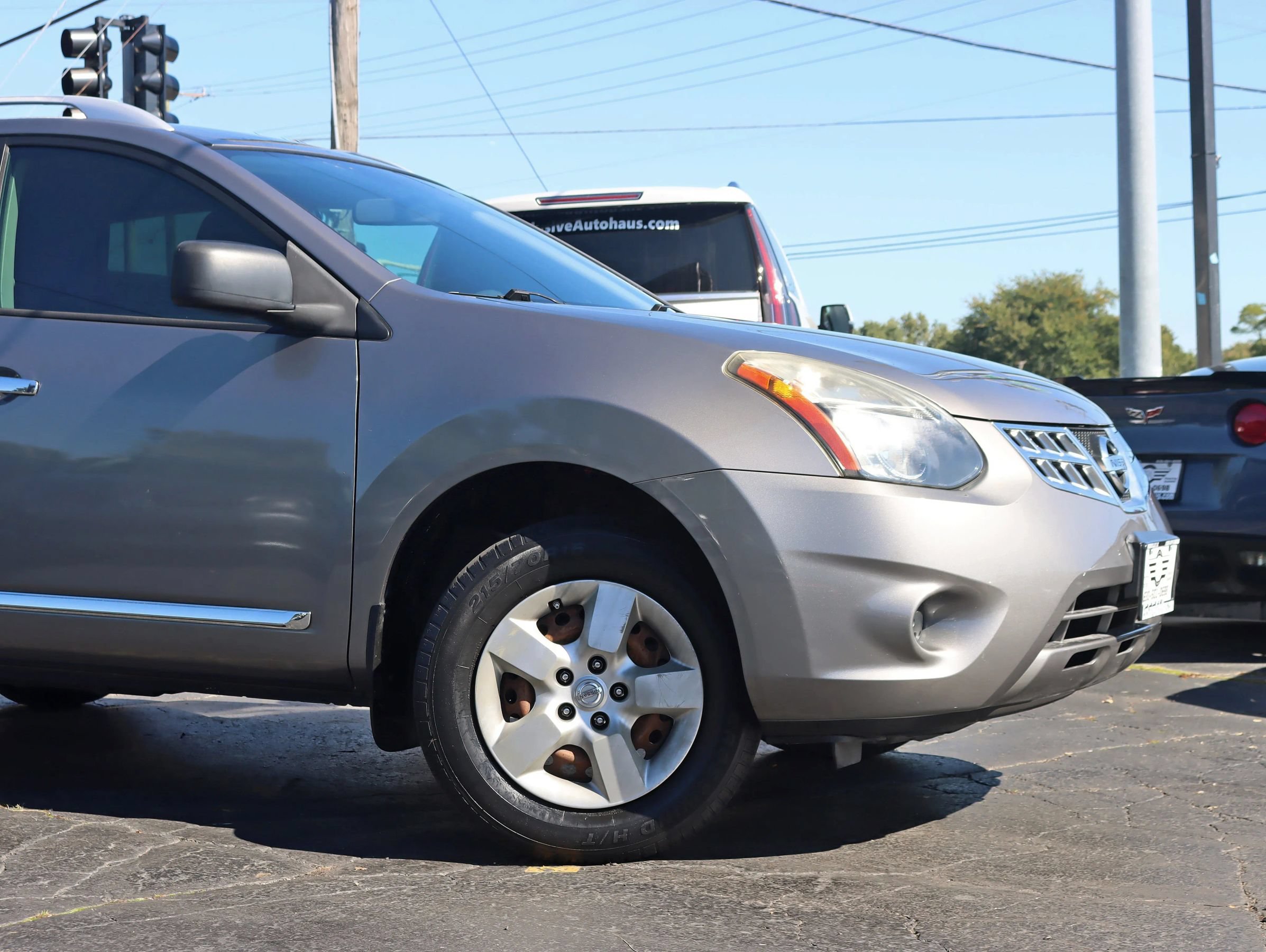 Used 2015 Nissan Rogue S w/ Convenience Package AWD/4WD image 3