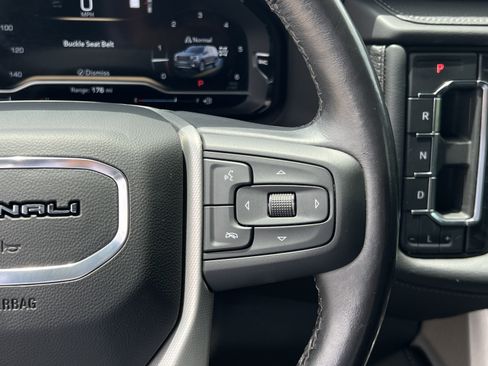 Used 2022 GMC Yukon Denali w/ Denali Premium Package AWD/4WD image 11