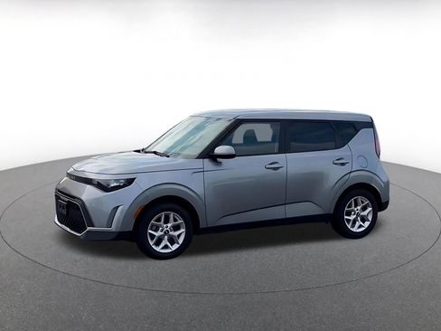 Used 2025 Kia Soul LX w/ LX Technology Package image 8