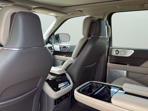 Certified 2024 Lincoln Navigator Reserve AWD/4WD image 28