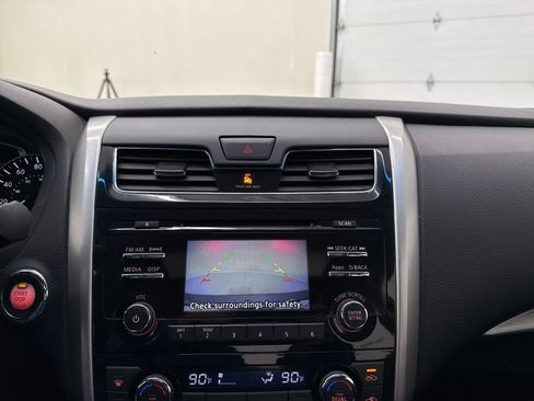 Used 2014 Nissan Altima 2.5 SL w/ Moonroof Package image 18