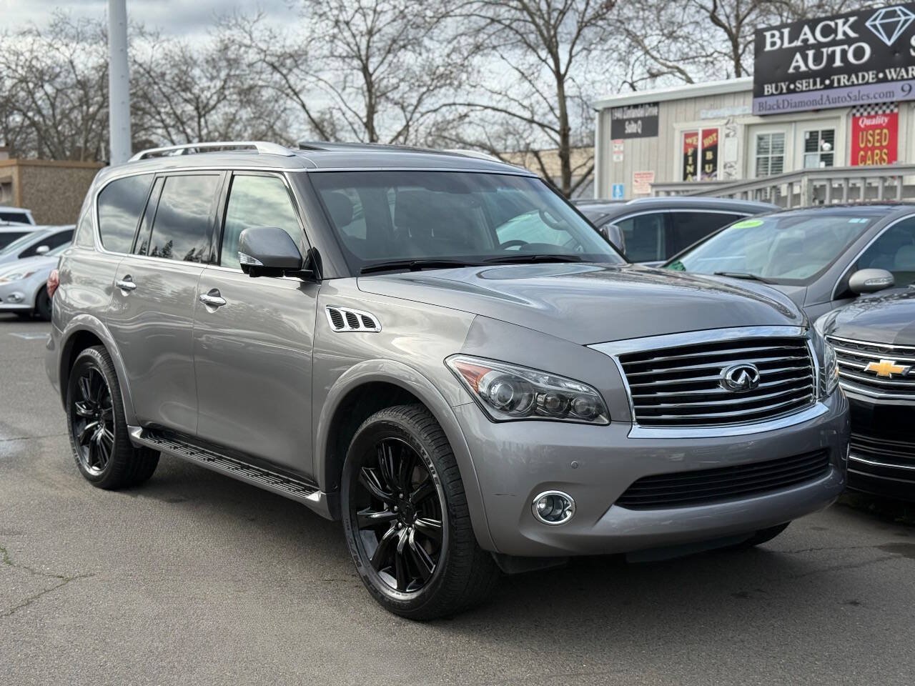 Used 2012 INFINITI QX56 4WD w/ Theater Pkg image 3