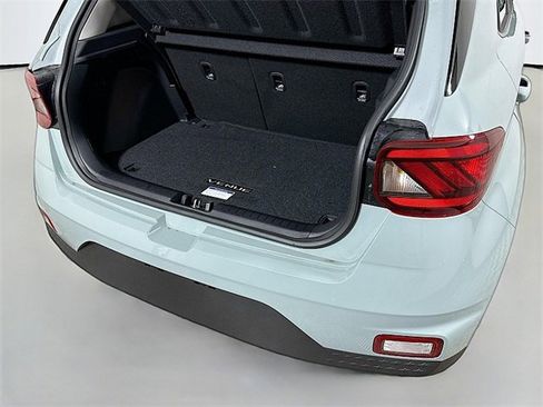 Certified 2025 Hyundai Venue SEL image 25