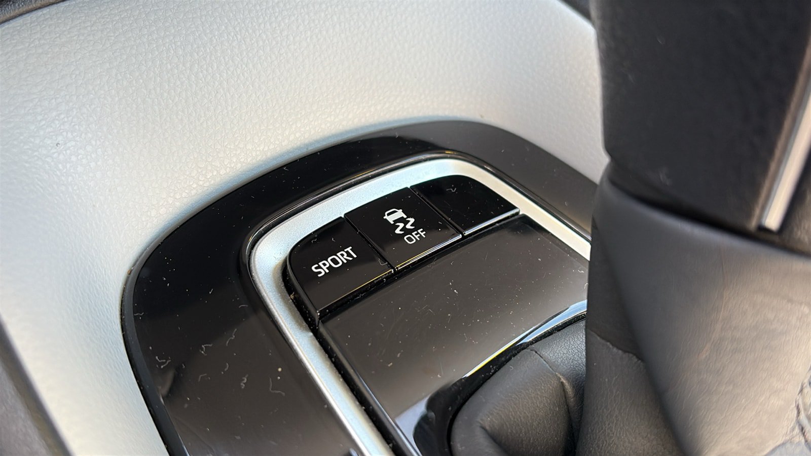 Used 2022 Toyota Corolla SE w/ SE Premium Package FWD image 16