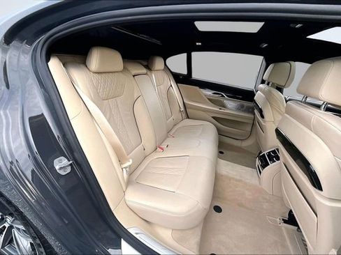 Used 2020 BMW 750i xDrive 750i xDrive w/ Executive Package image 25