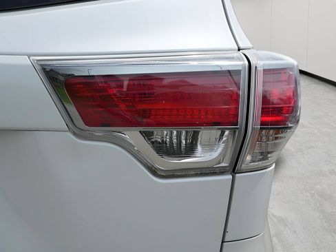 Used 2015 Toyota Highlander XLE AWD/4WD image 7
